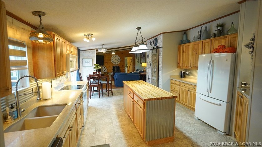 Welcome to your lakefront retreat! This super cute, updated 4 - photo 16