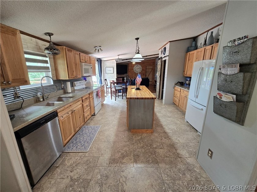 Welcome to your lakefront retreat! This super cute, updated 4 - photo 17