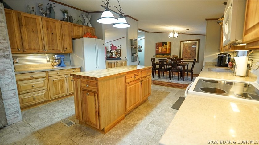 Welcome to your lakefront retreat! This super cute, updated 4 - photo 18