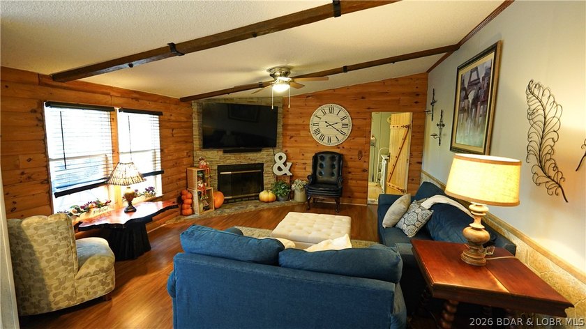 Welcome to your lakefront retreat! This super cute, updated 4 - photo 31