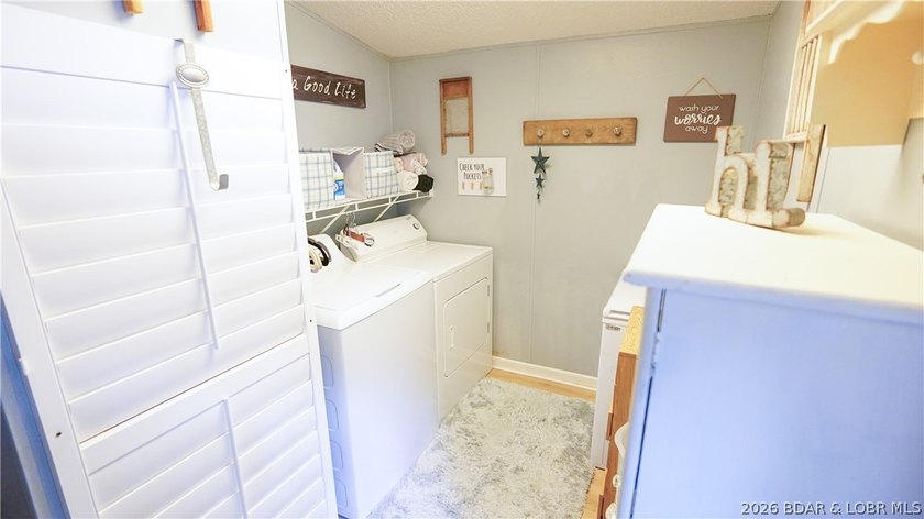 Welcome to your lakefront retreat! This super cute, updated 4 - photo 38