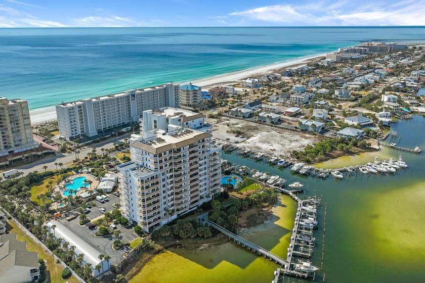 There are waterfront condominiums, and then there is Harbor - photo 39