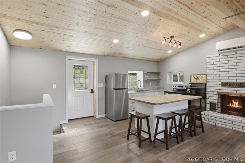 Adorable Lakefront Retreat/Newly Remodeled in 2026 at the 66MM - photo 13