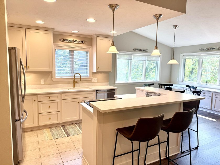 Experience exceptional Northwoods lakefront living with this - photo 13