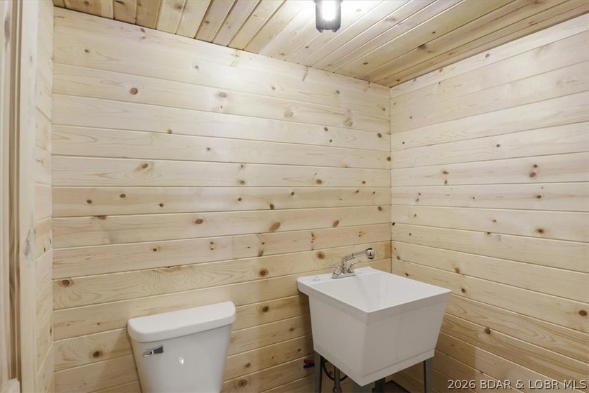Adorable Lakefront Retreat/Newly Remodeled in 2026 at the 66MM - photo 21