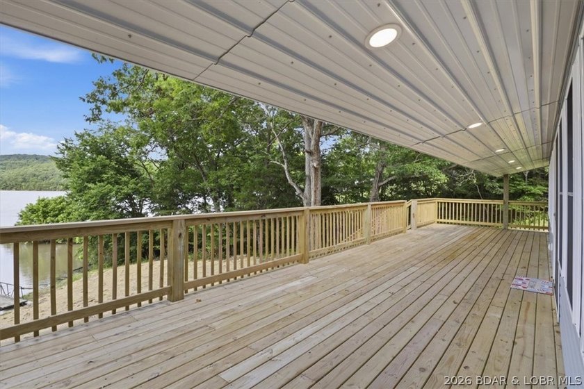 Adorable Lakefront Retreat/Newly Remodeled in 2026 at the 66MM - photo 26