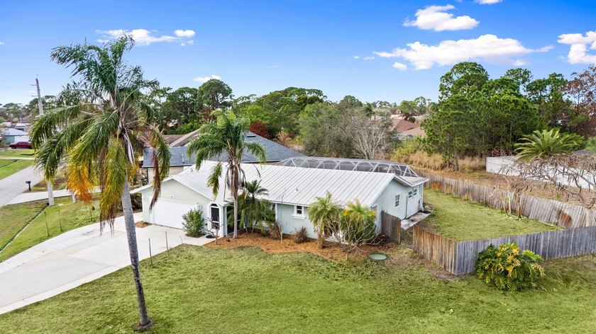 Explore this 4 Bed, 2 Bath pool home offering 1,800 sq ft under - photo 34