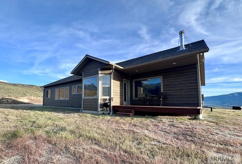 Experience panoramic mountain and valley views from every window - photo 35