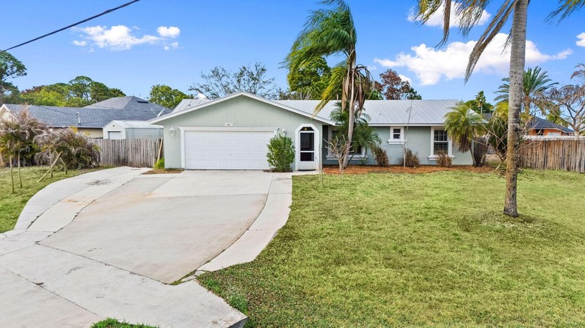 Explore this 4 Bed, 2 Bath pool home offering 1,800 sq ft under - photo 41