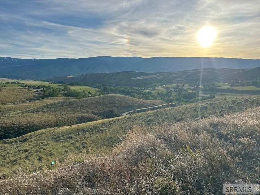 Experience panoramic mountain and valley views from every window - photo 42