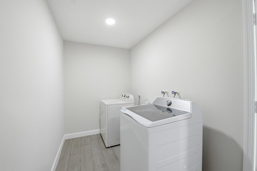Fully remodeled 3-bedroom, 2-bath home with an attached garage - photo 19