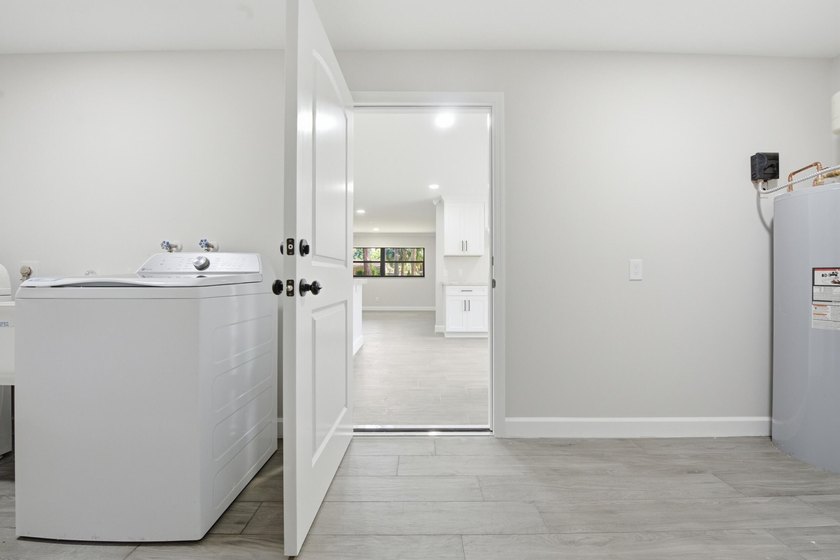 Fully remodeled 3-bedroom, 2-bath home with an attached garage - photo 20