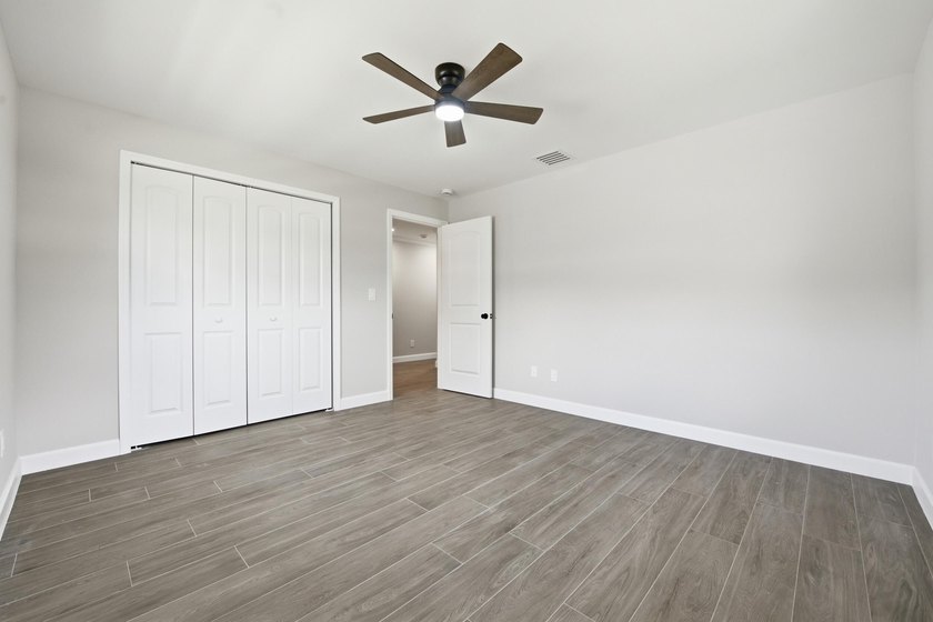 Fully remodeled 3-bedroom, 2-bath home with an attached garage - photo 24