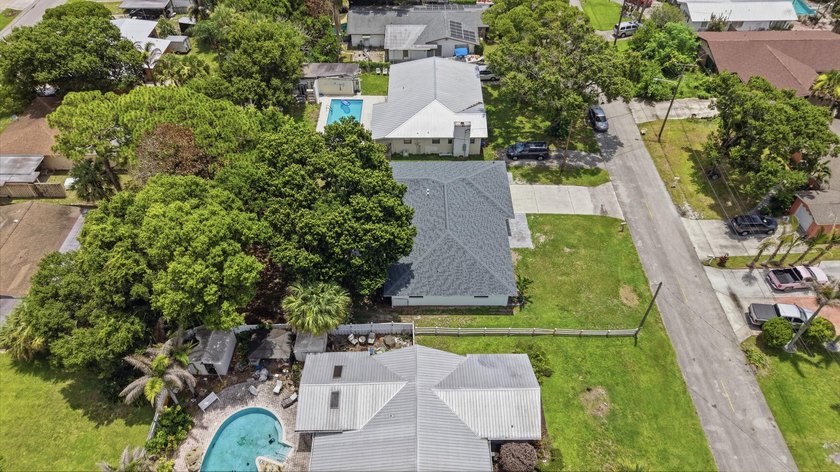 Fully remodeled 3-bedroom, 2-bath home with an attached garage - photo 47