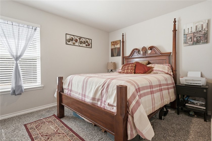 Charming 3-bed, 2-bath brick/rock home in the desirable Kokomo - photo 7