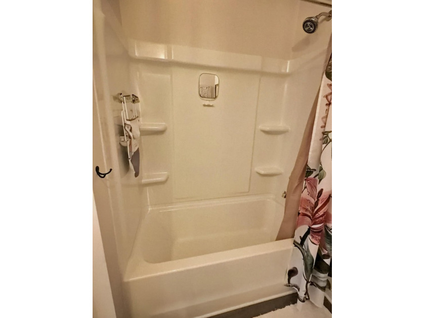 Welcome to this beautifully FHA/VA approved upgraded townhome - photo 19
