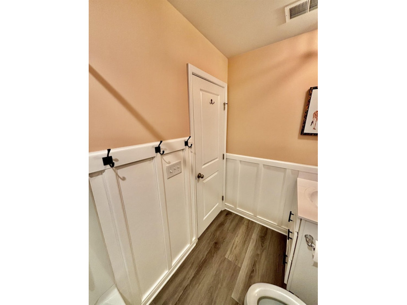 Welcome to this beautifully FHA/VA approved upgraded townhome - photo 21