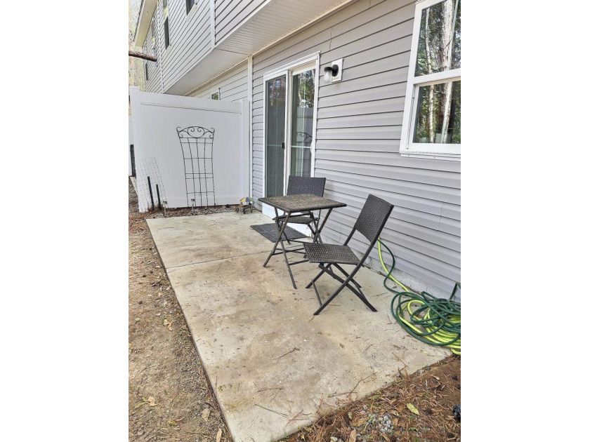 Welcome to this beautifully FHA/VA approved upgraded townhome - photo 25