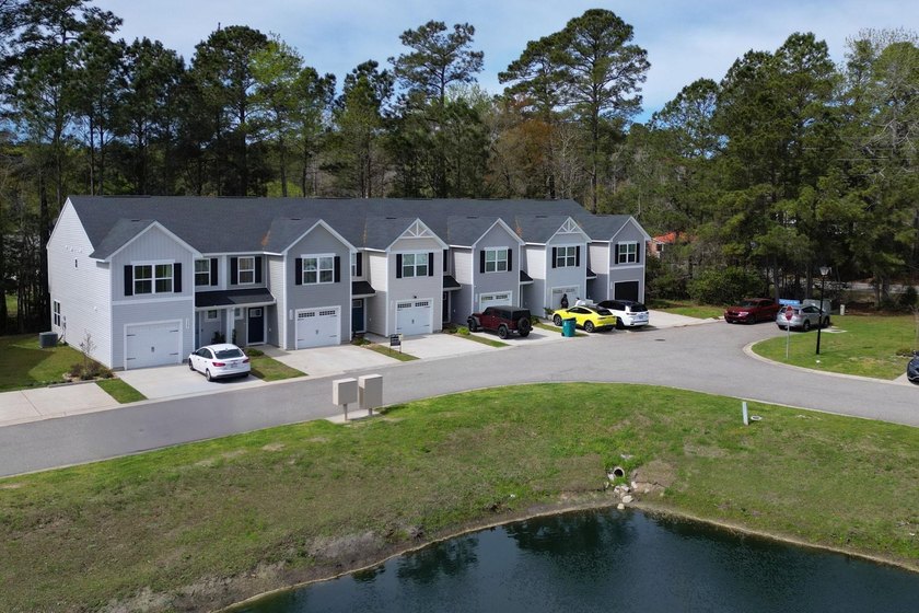 Welcome to this beautifully FHA/VA approved upgraded townhome - photo 31