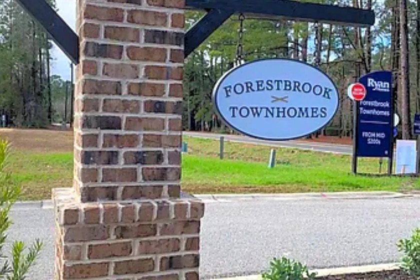Welcome to this beautifully FHA/VA approved upgraded townhome - photo 35