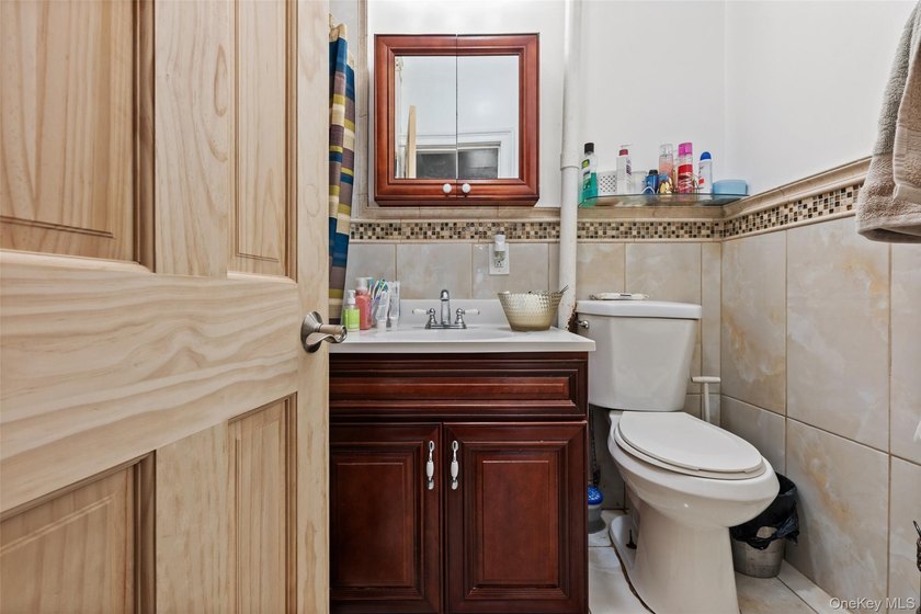 Spacious and inviting, this 5-bedroom, 3-bathroom home in the - photo 6