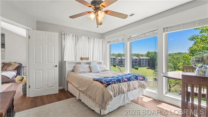 Enjoy lake living with comfort, convenience, and investment - photo 11