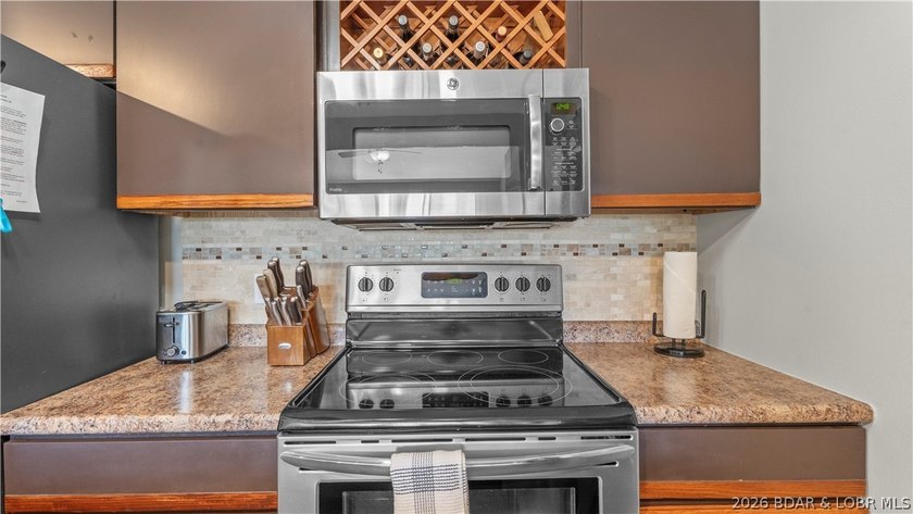 Enjoy lake living with comfort, convenience, and investment - photo 15