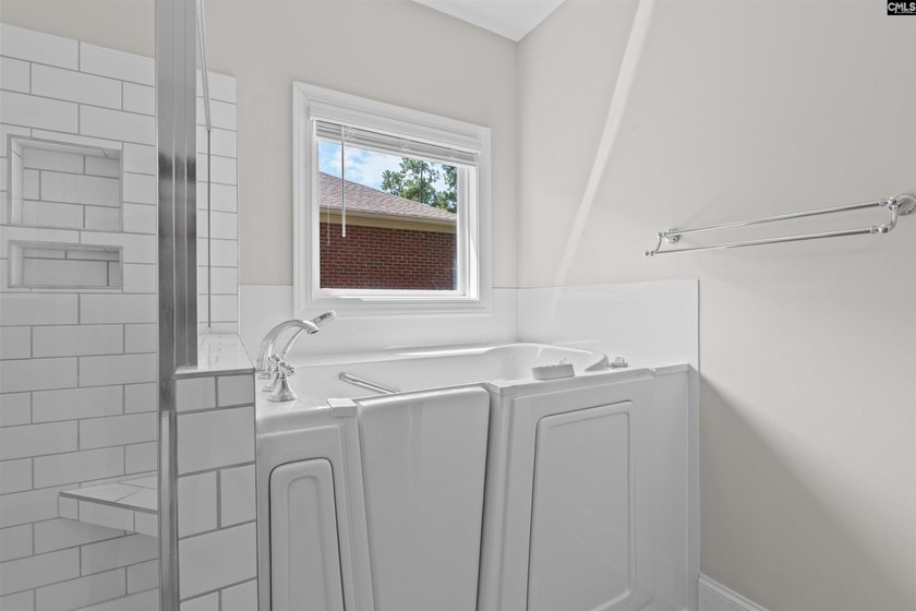 Homes offering this combination of one-level living, thoughtful - photo 17