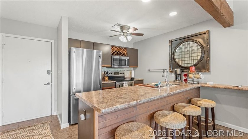 Enjoy lake living with comfort, convenience, and investment - photo 19