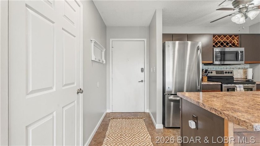 Enjoy lake living with comfort, convenience, and investment - photo 20