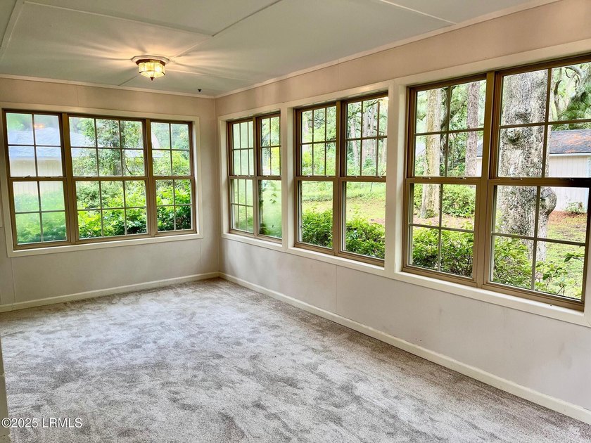 A well maintained single-family home conveniently located in - photo 22