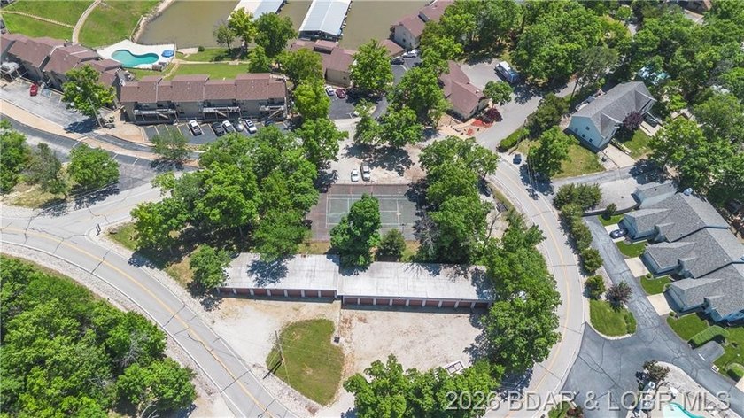Enjoy lake living with comfort, convenience, and investment - photo 29