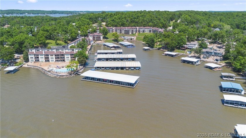 Enjoy lake living with comfort, convenience, and investment - photo 31