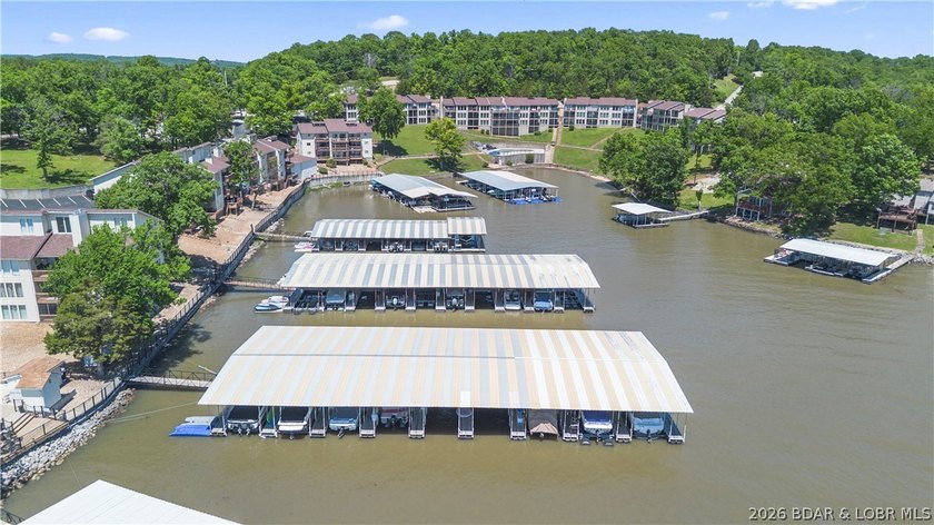 Enjoy lake living with comfort, convenience, and investment - photo 32