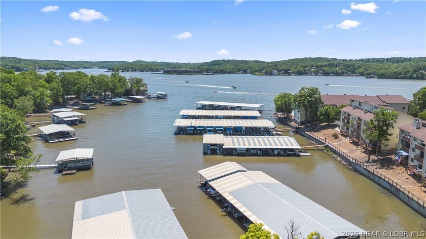 Enjoy lake living with comfort, convenience, and investment - photo 33