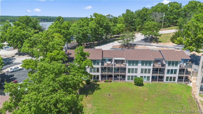 Enjoy lake living with comfort, convenience, and investment - photo 34