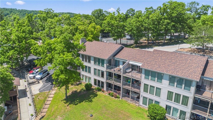 Enjoy lake living with comfort, convenience, and investment - photo 35