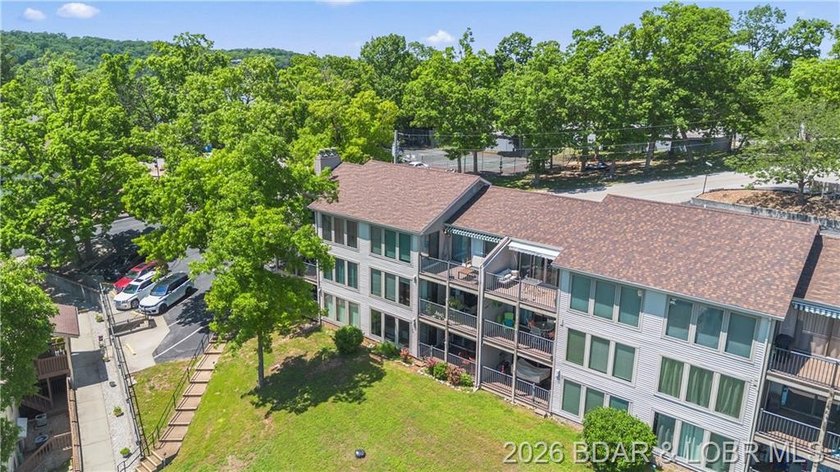 Enjoy lake living with comfort, convenience, and investment - photo 35