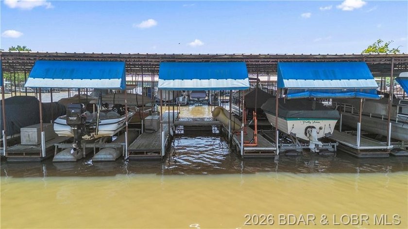 Enjoy lake living with comfort, convenience, and investment - photo 36
