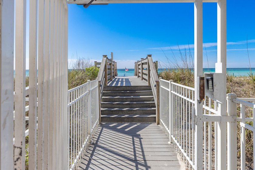 Spacious two bedroom/two bath condo, located on the 2nd floor of - photo 42