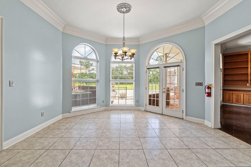 Exceptional custom home built circa 2007, offering 5 bedrooms, 5 - photo 18