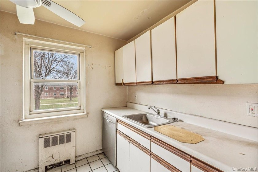 Welcome to this inviting lower-level one-bedroom, one-bath - photo 10