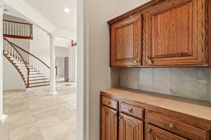 Exceptional custom home built circa 2007, offering 5 bedrooms, 5 - photo 26