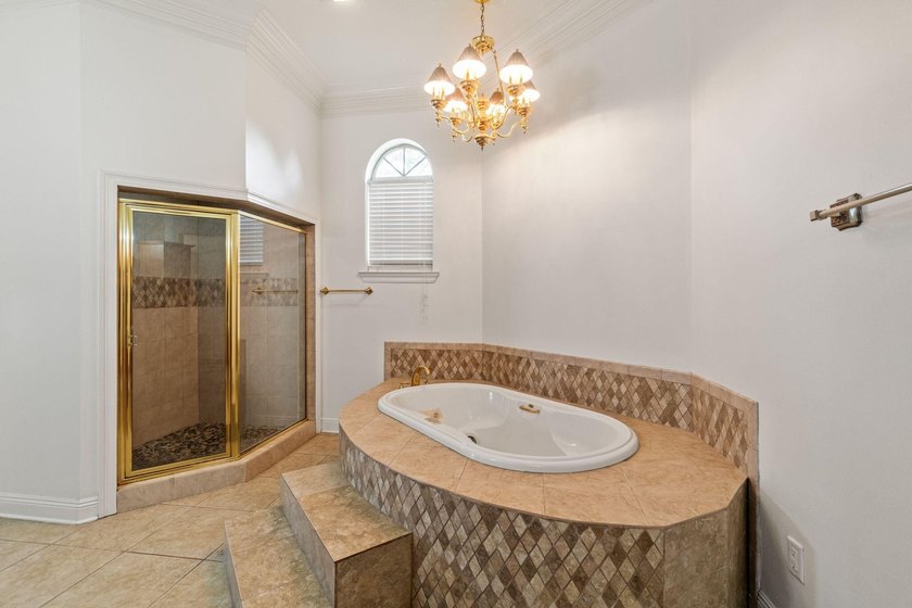Exceptional custom home built circa 2007, offering 5 bedrooms, 5 - photo 34
