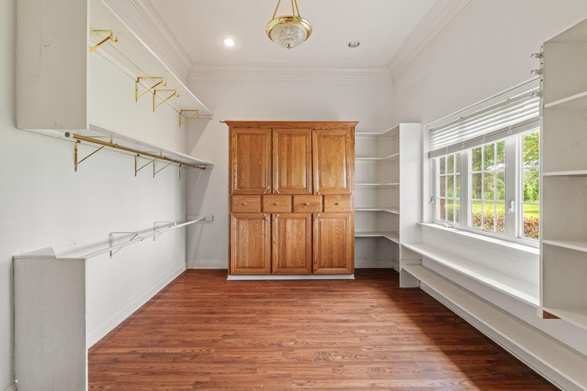 Exceptional custom home built circa 2007, offering 5 bedrooms, 5 - photo 37