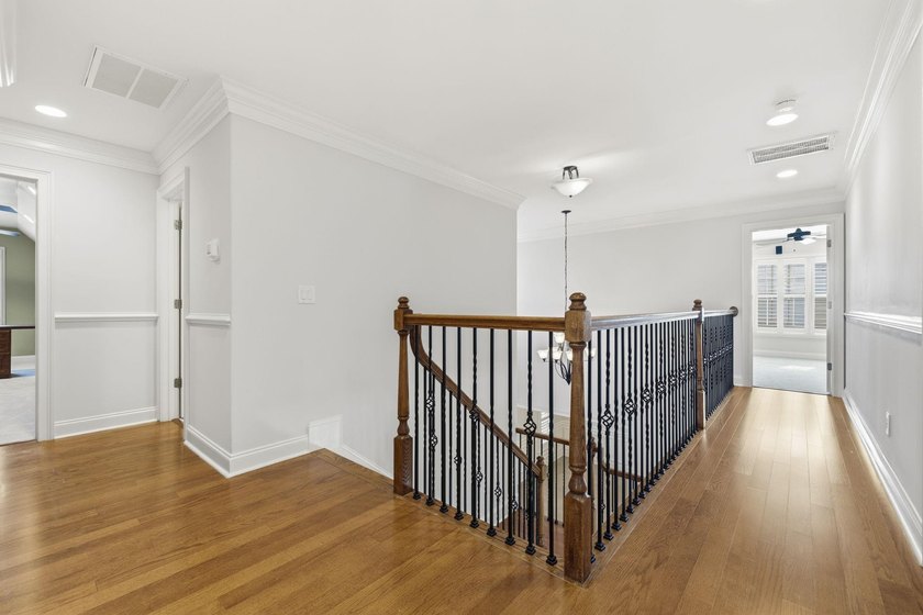 Perfectly positioned on a quiet, private street with cul-de-sacs - photo 38
