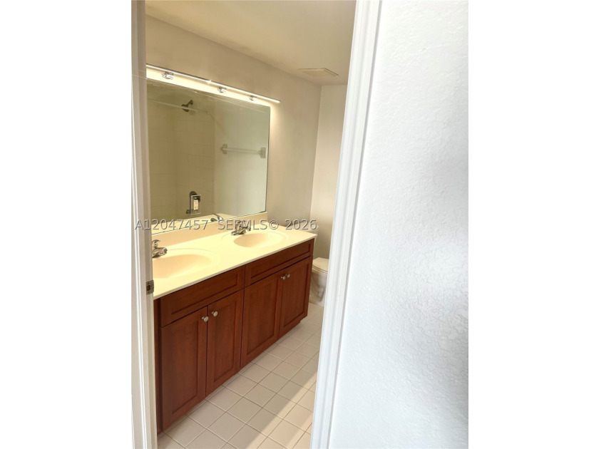 LOCATION! LOCATION! LOCATION! PRICED TO SELL!! MOTIVATED SELLER! - photo 16