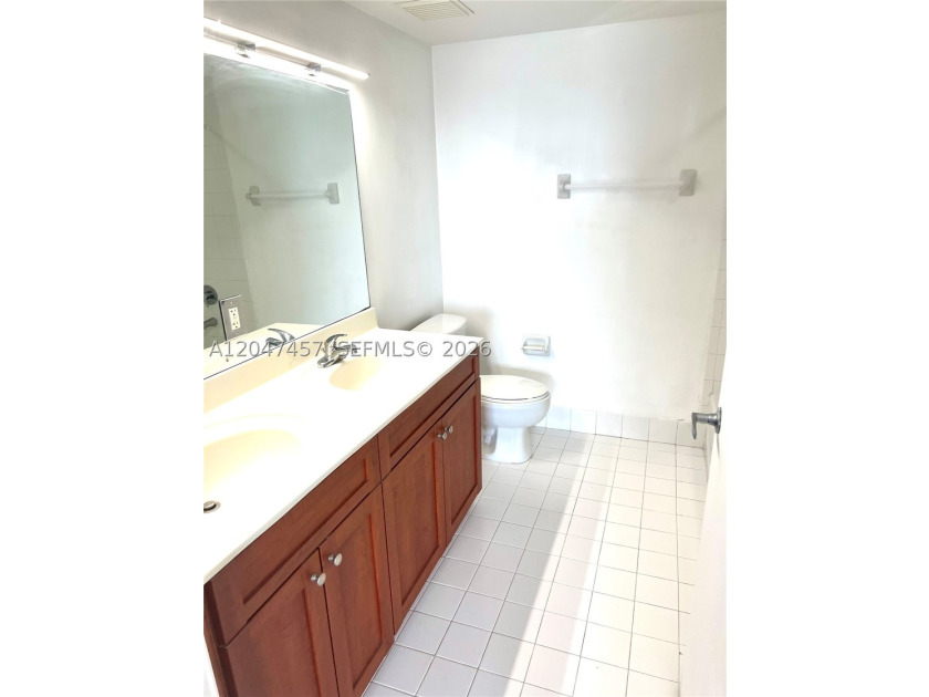 LOCATION! LOCATION! LOCATION! PRICED TO SELL!! MOTIVATED SELLER! - photo 19