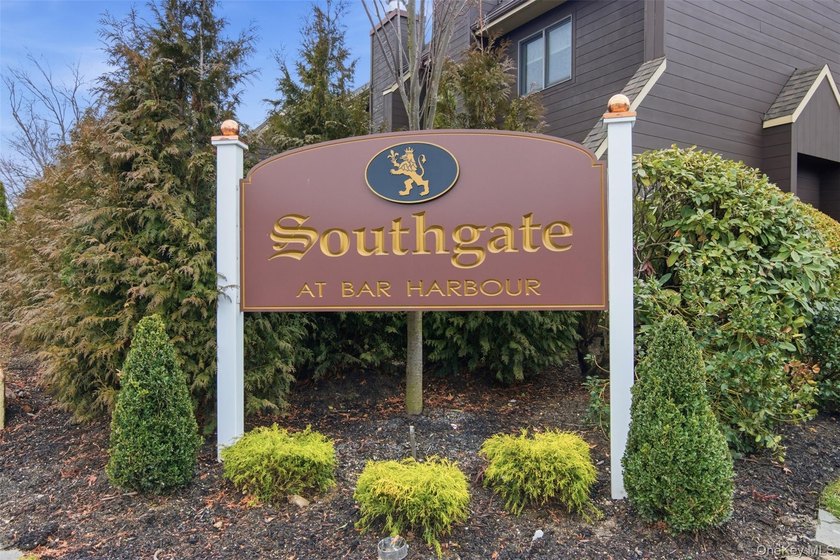 Welcome to this beautifully maintained 3-bedroom, 2.5 bath condo - photo 2