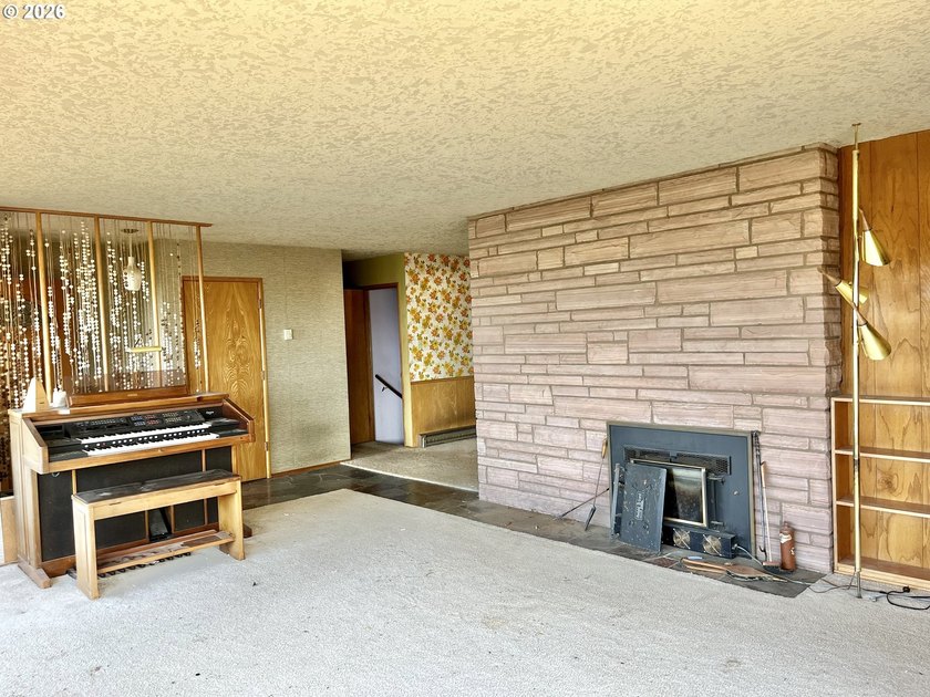 Live on top of the world in Camas, Washington. This rare, nearly - photo 26